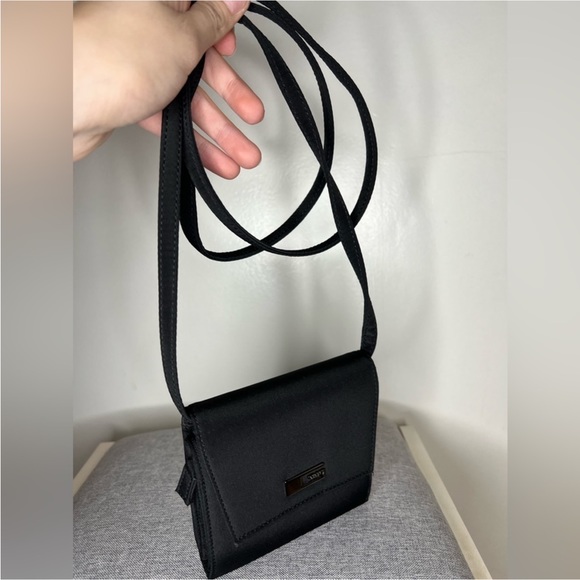 Sold Guess Wallet on the chain - Picture 2 of 11